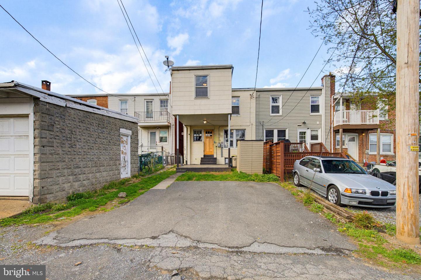 636 3rd St Property Photo 35