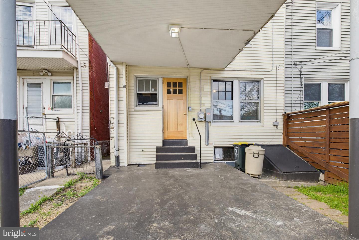 636 3rd St Property Photo 37
