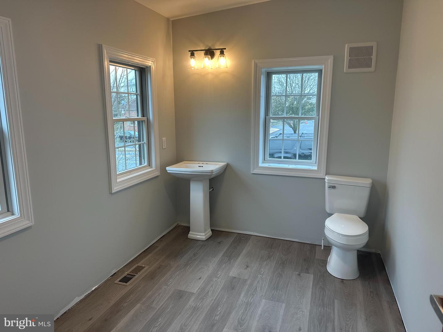 2651 N Reading Rd #b Property Photo 8