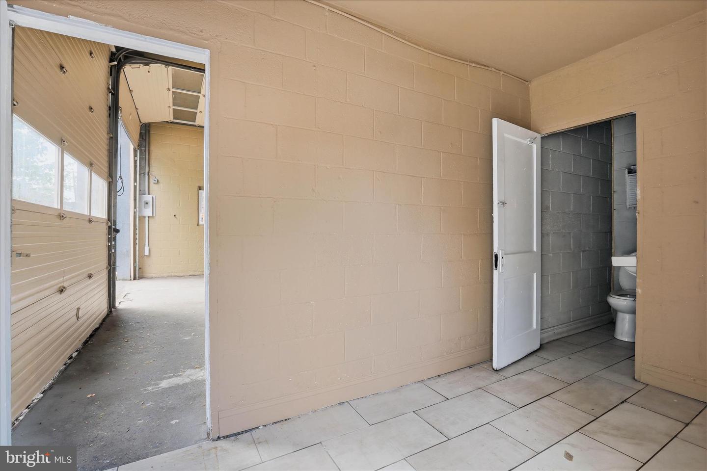 542 S Prince St Property Photo 4