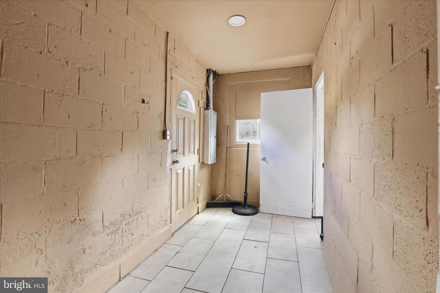 542 S Prince St Property Photo 7