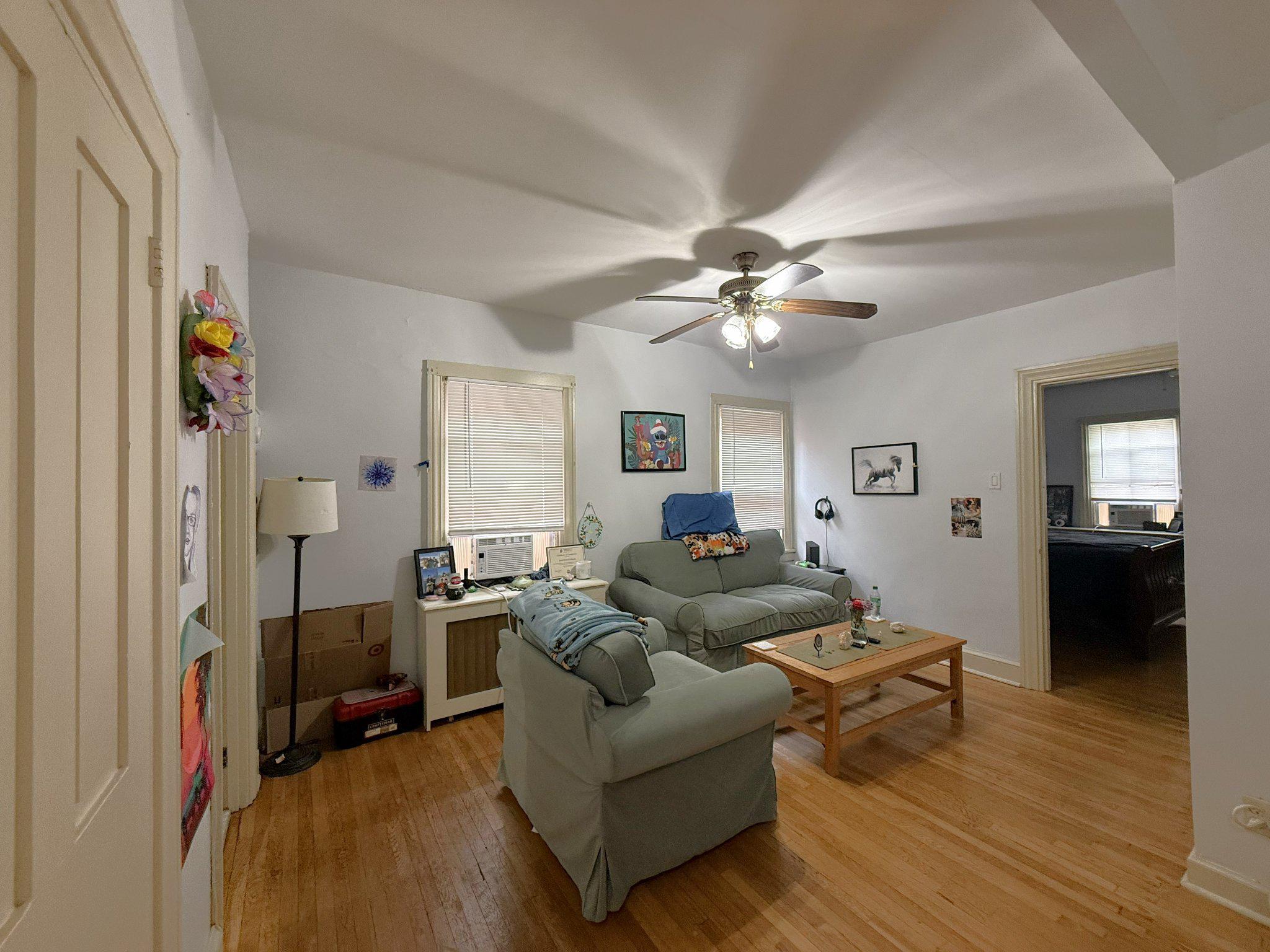 152 E Walnut St Property Photo 4