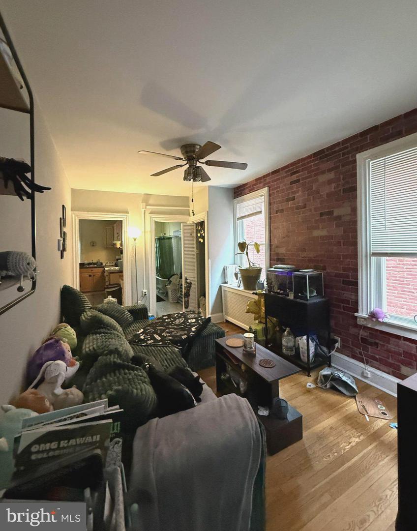 152 E Walnut St Property Photo 13