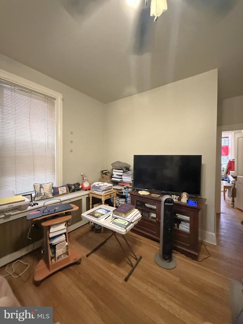 152 E Walnut St Property Photo 19