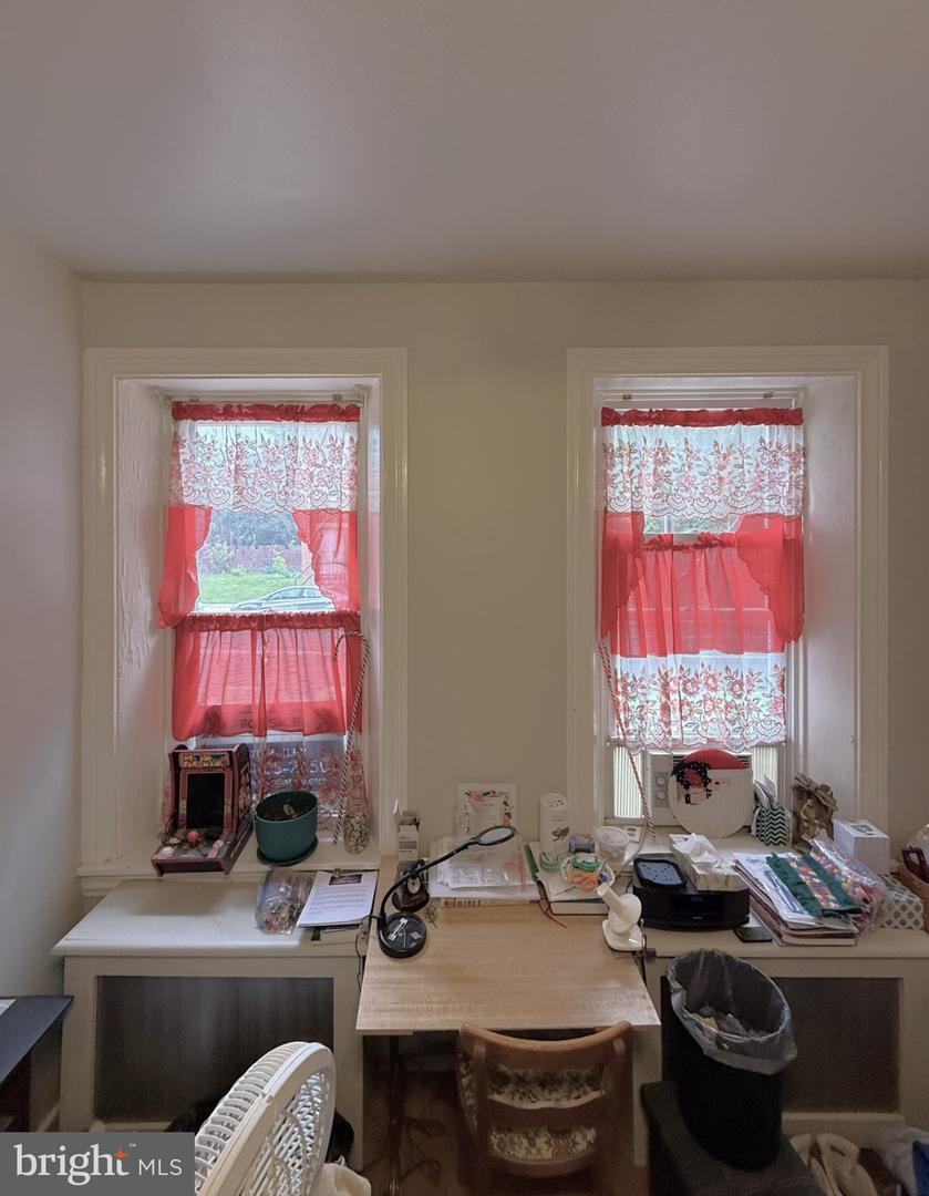 152 E Walnut St Property Photo 22