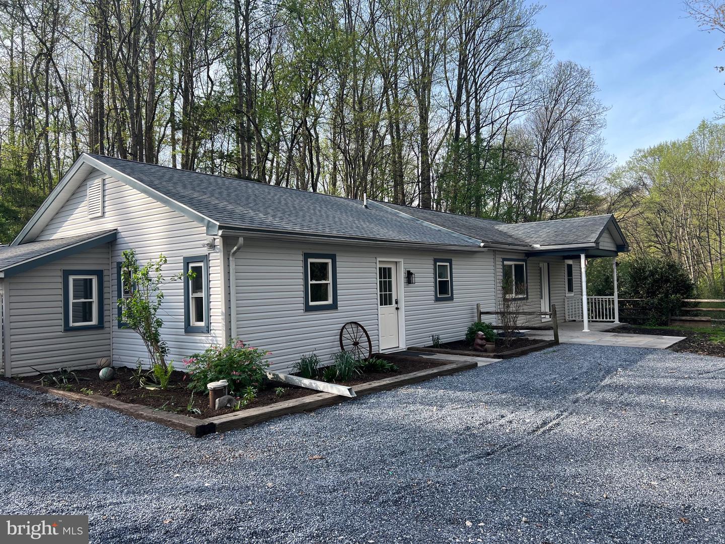 142 RIVER RD