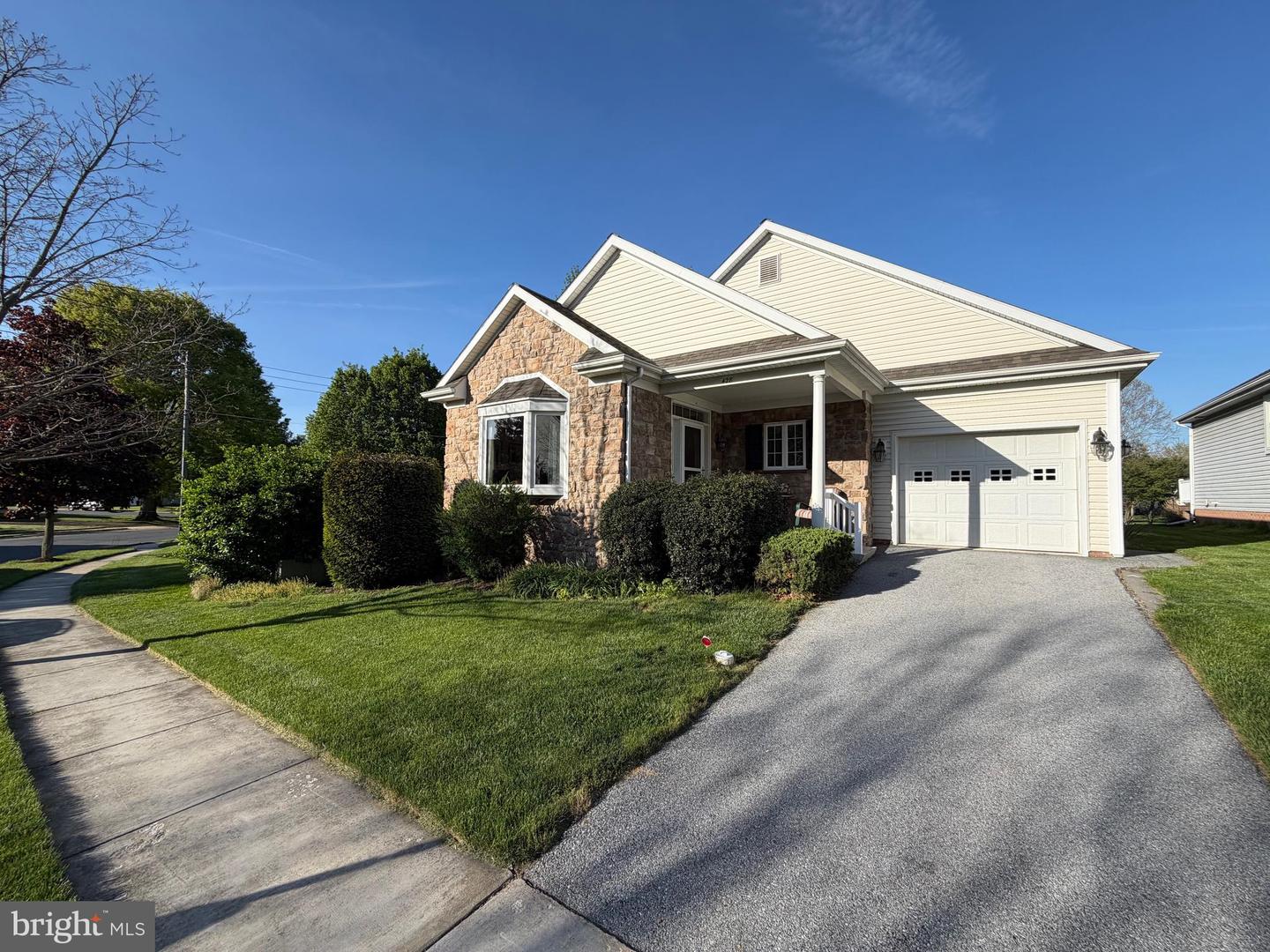 428 Haymarket Ln Property Photo 1