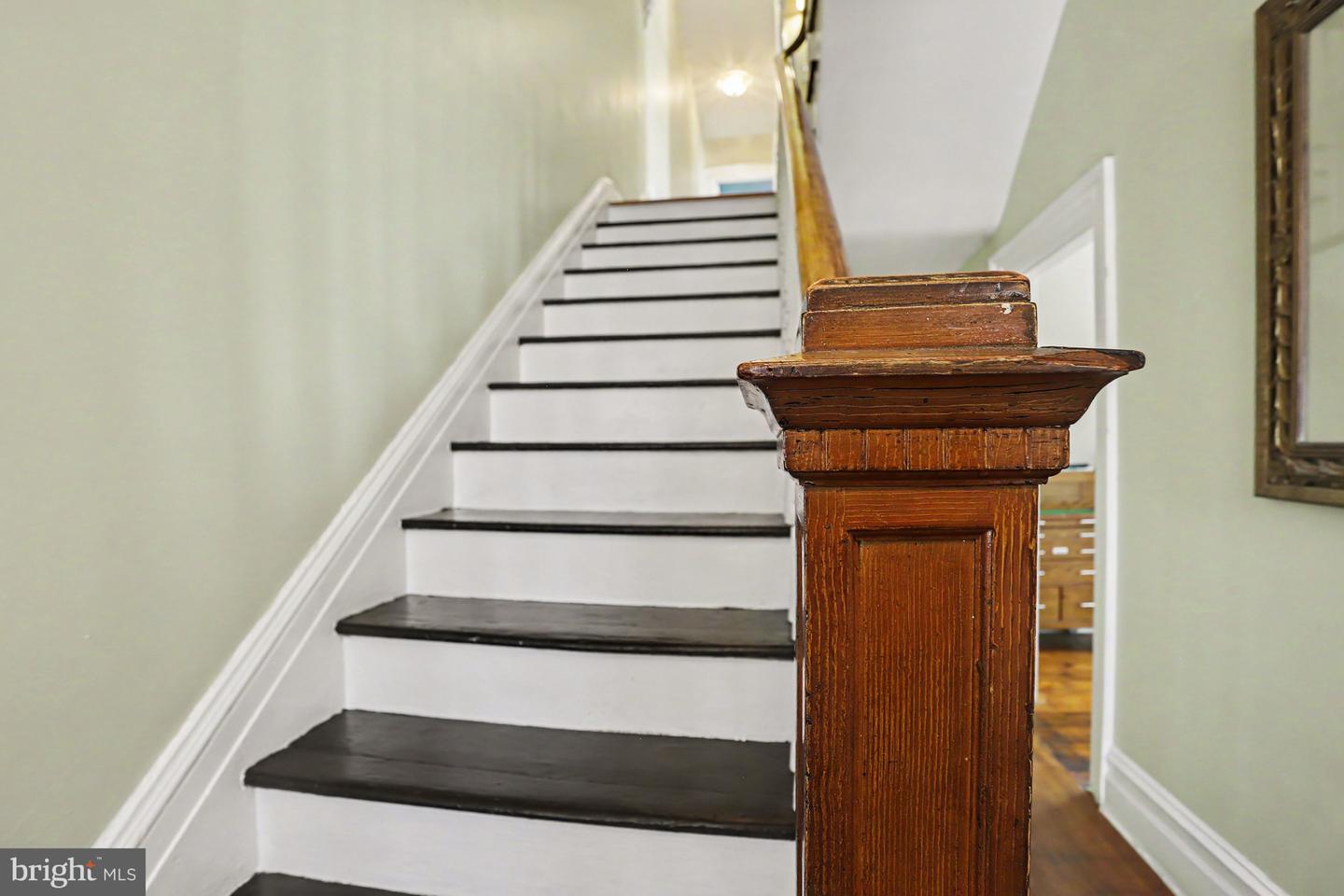 425 N Queen St Property Photo 7