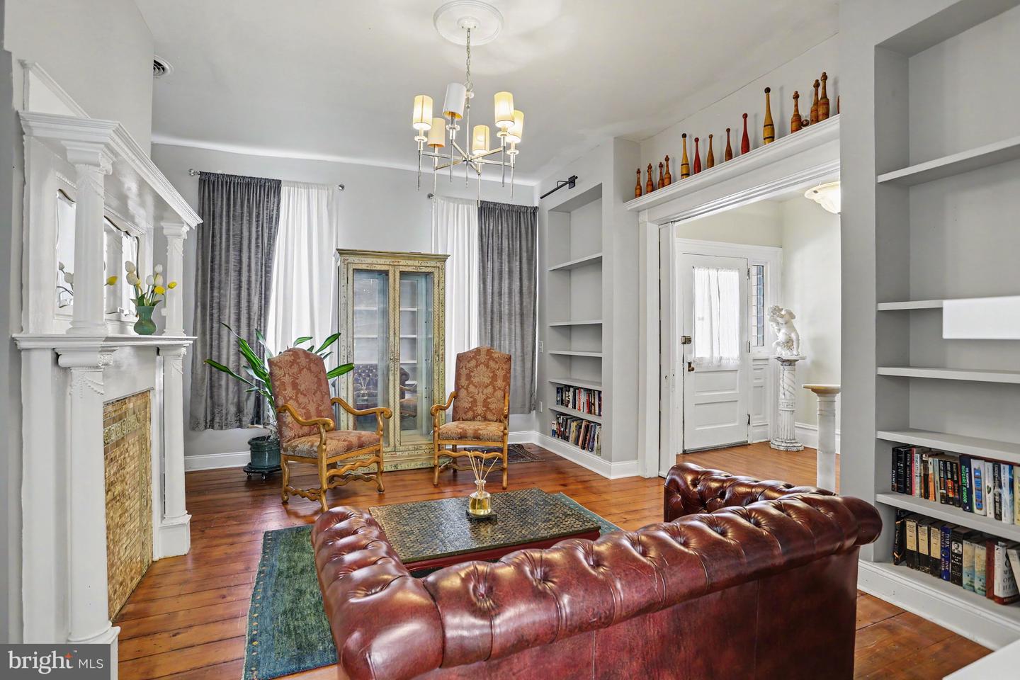 425 N Queen St Property Photo 11