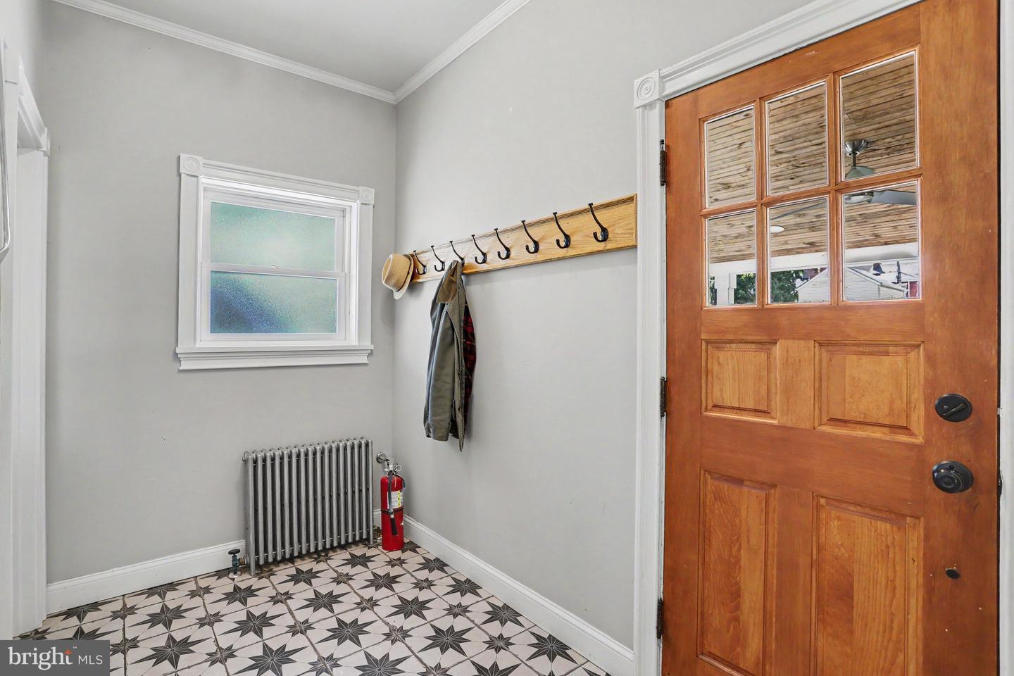 425 N Queen St Property Photo 23