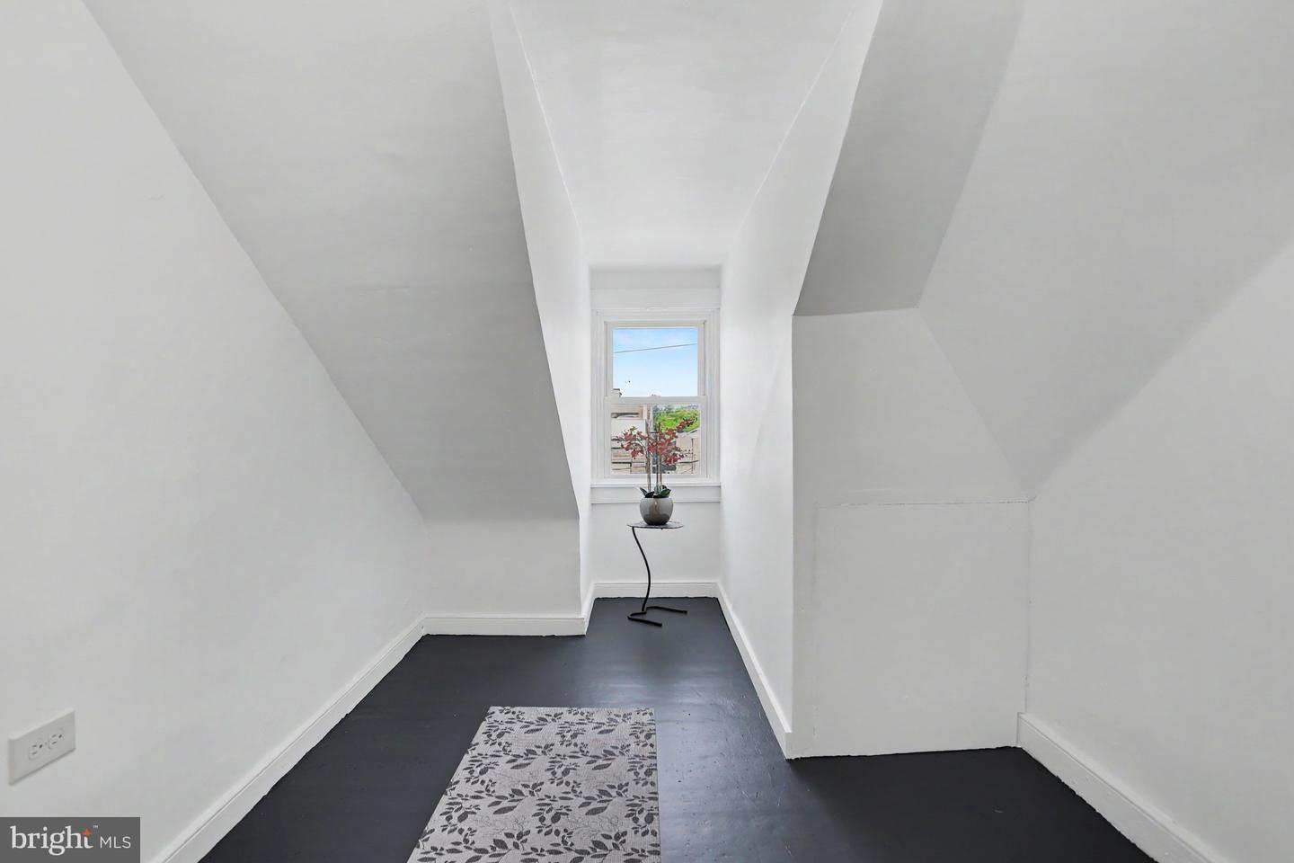 425 N Queen St Property Photo 35