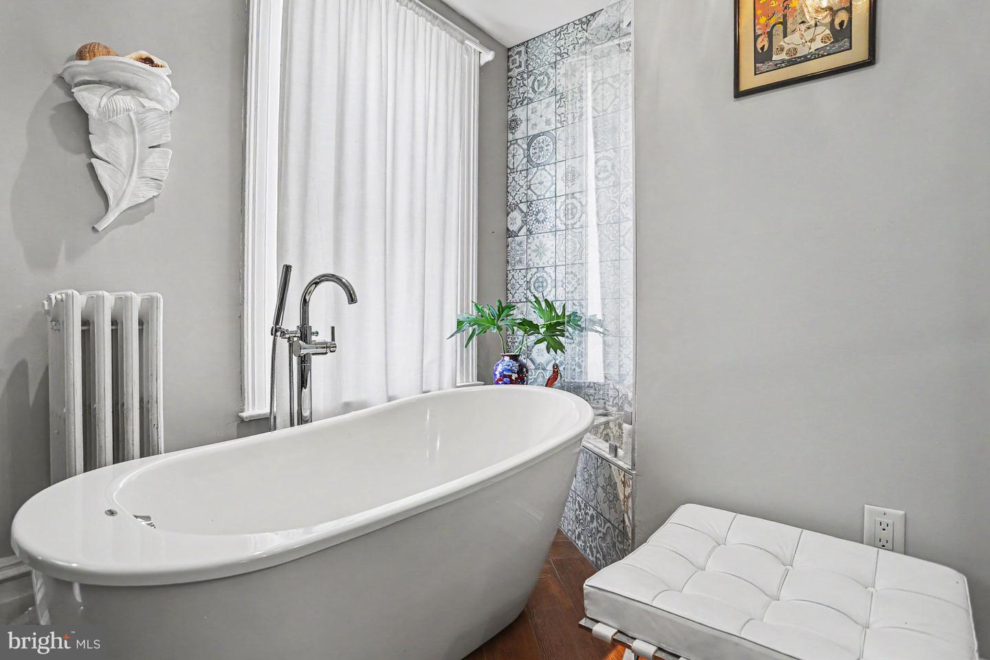 425 N Queen St Property Photo 38