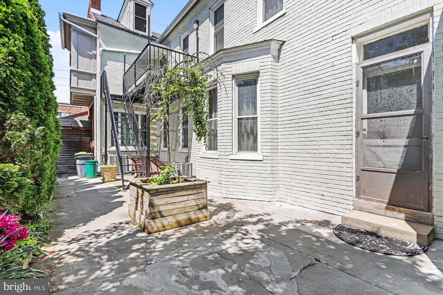 425 N Queen St Property Photo 44