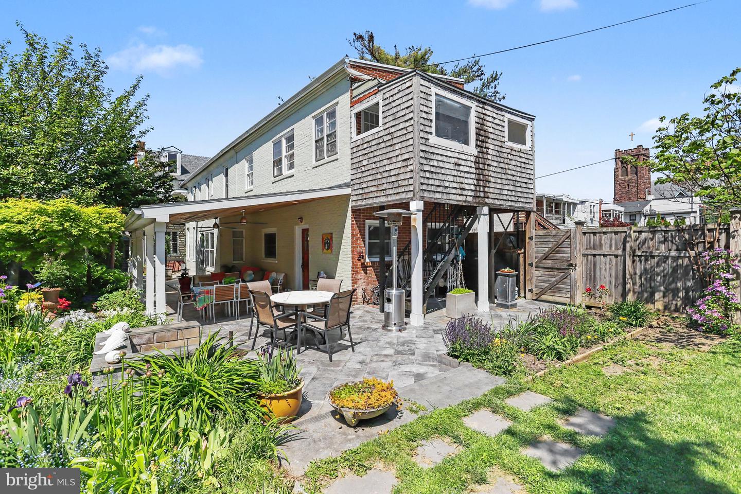 425 N Queen St Property Photo 45