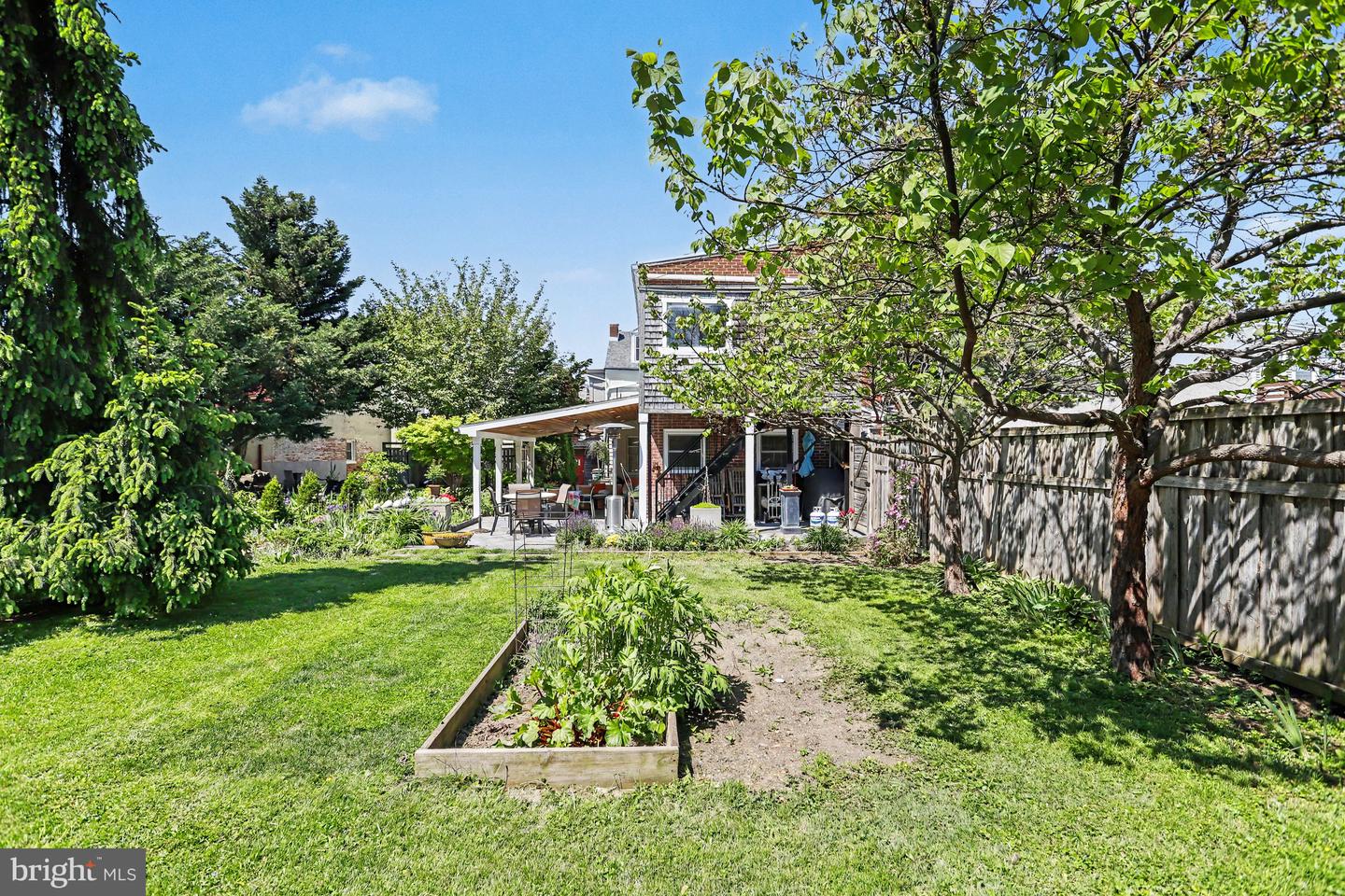425 N Queen St Property Photo 46