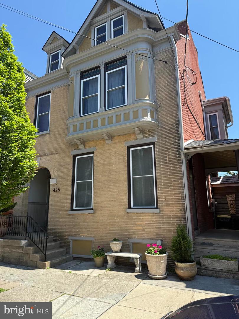 425 N Queen St Property Photo 52