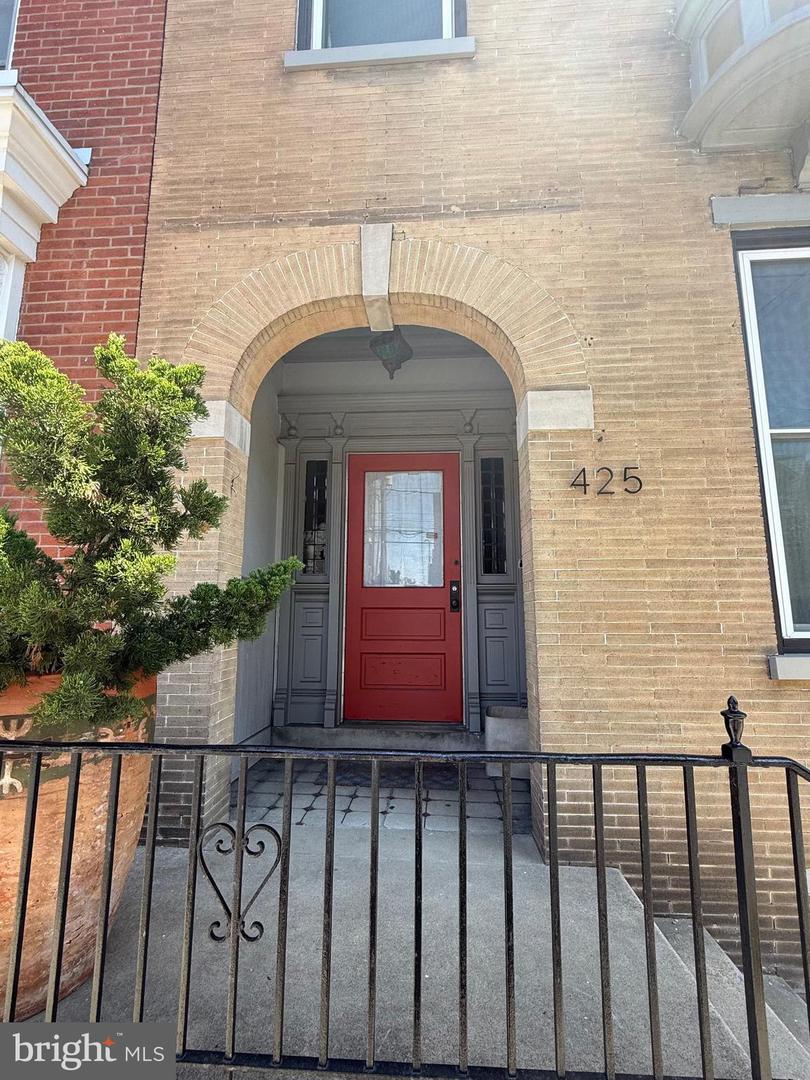 425 N Queen St Property Photo 54