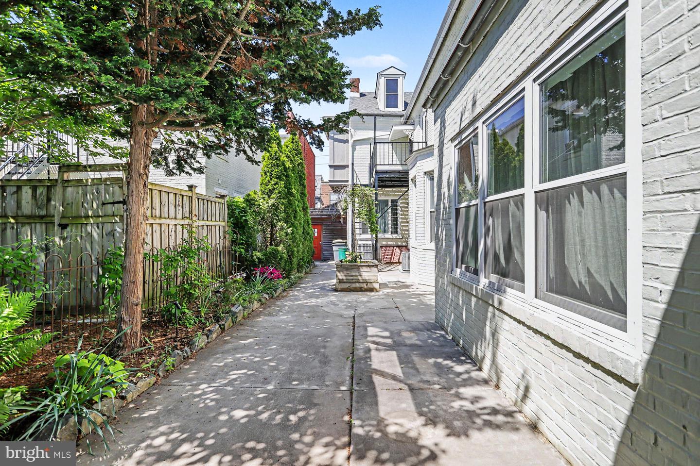 425 N Queen St Property Photo 63