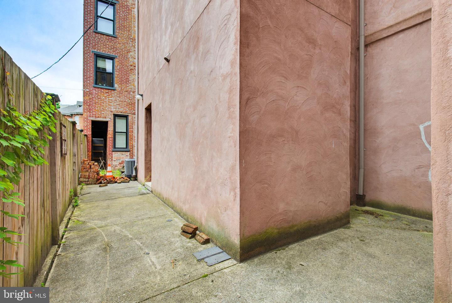 171 E King St Property Photo 7