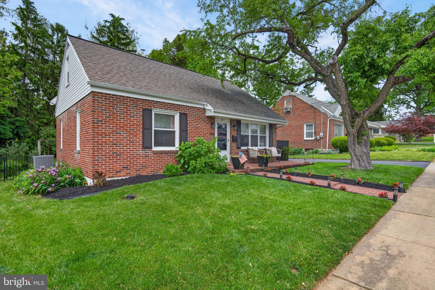 446 Lincoln Ave Property Photo 4