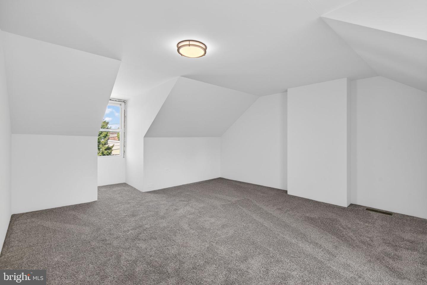 823 N Queen Property Photo 17