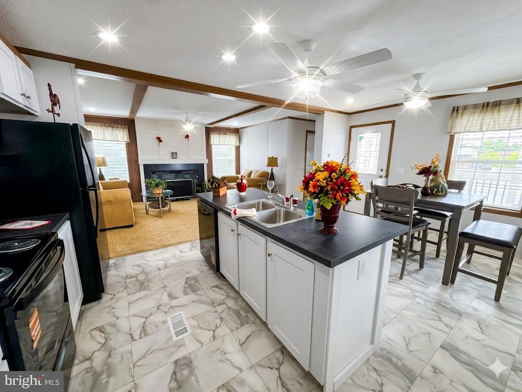 30 Debra Cir Property Photo 1