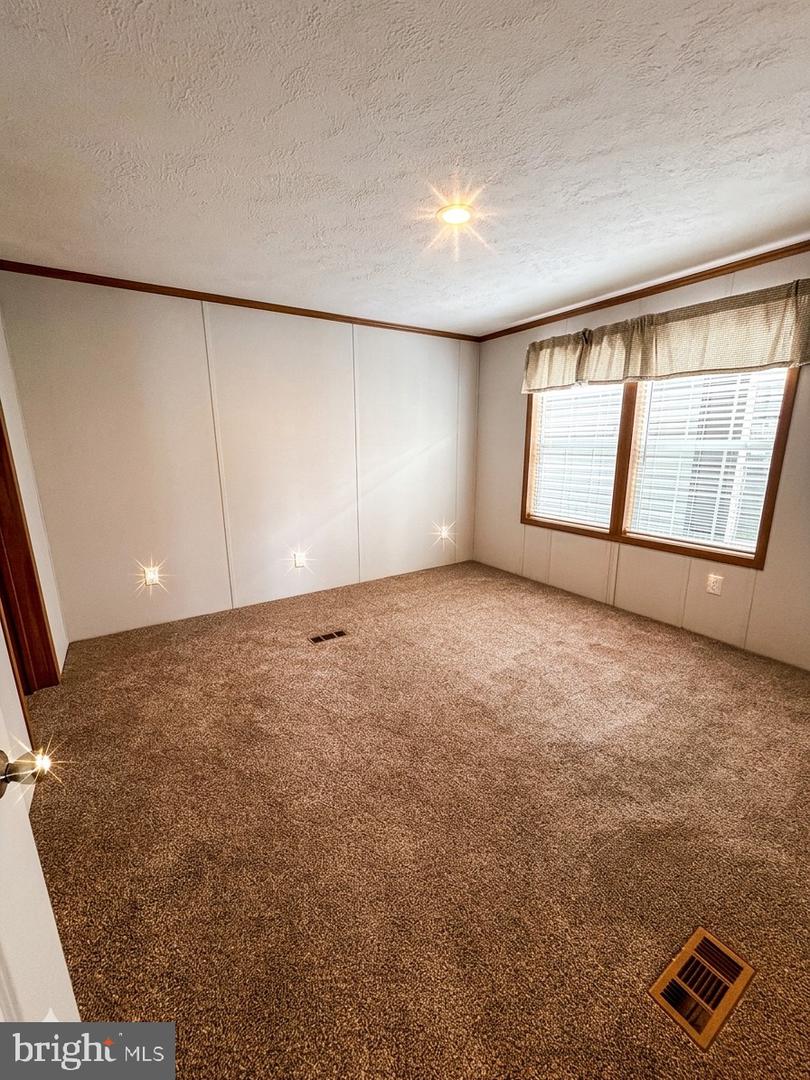 30 Debra Cir Property Photo 8