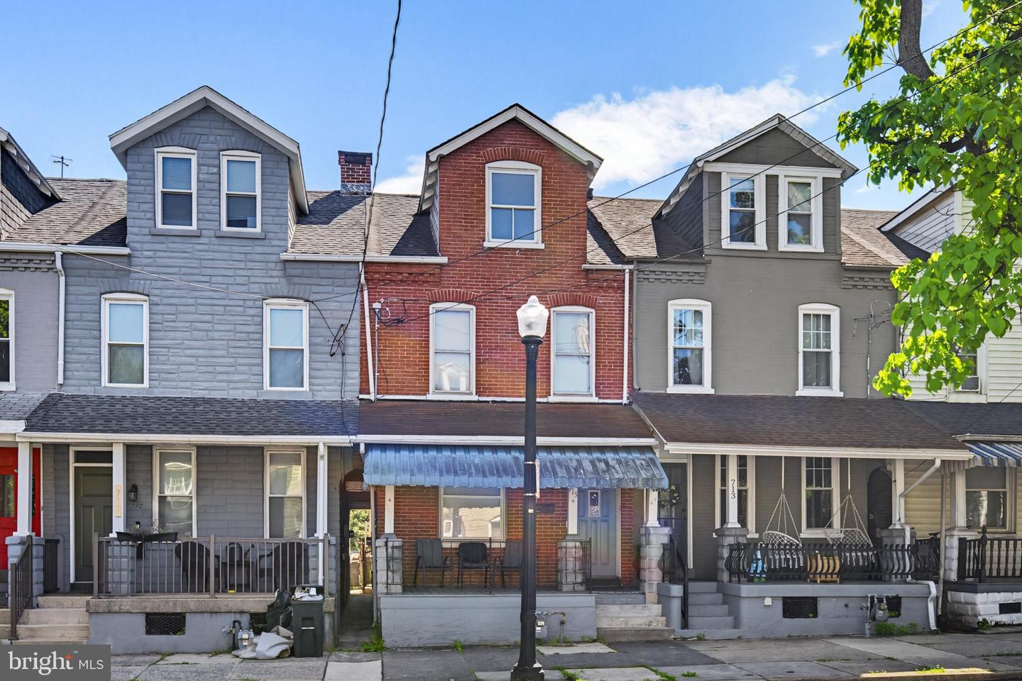 715 N Queen St Property Photo 1