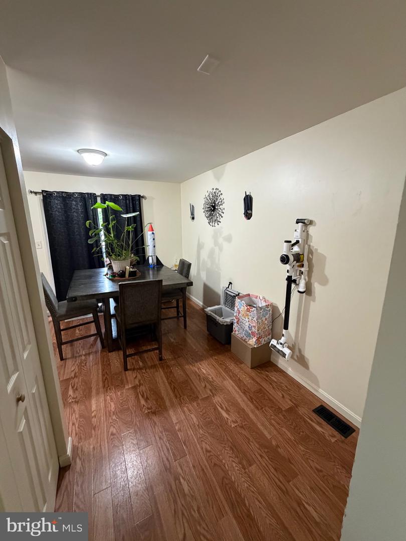 698 Topaz Dr Property Photo 6