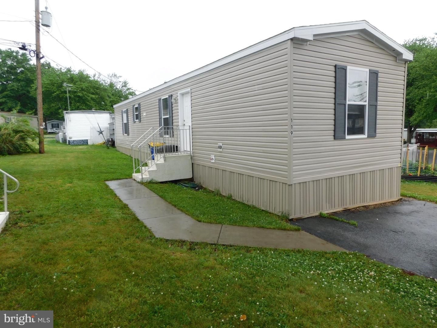 119 Meadow Ln Property Photo 1