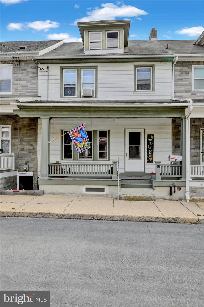 43 E Walnut St Property Photo 1