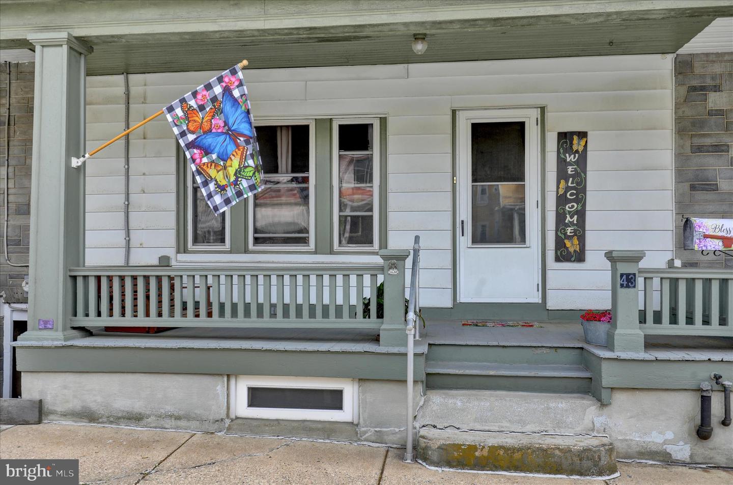 43 E Walnut St Property Photo 2