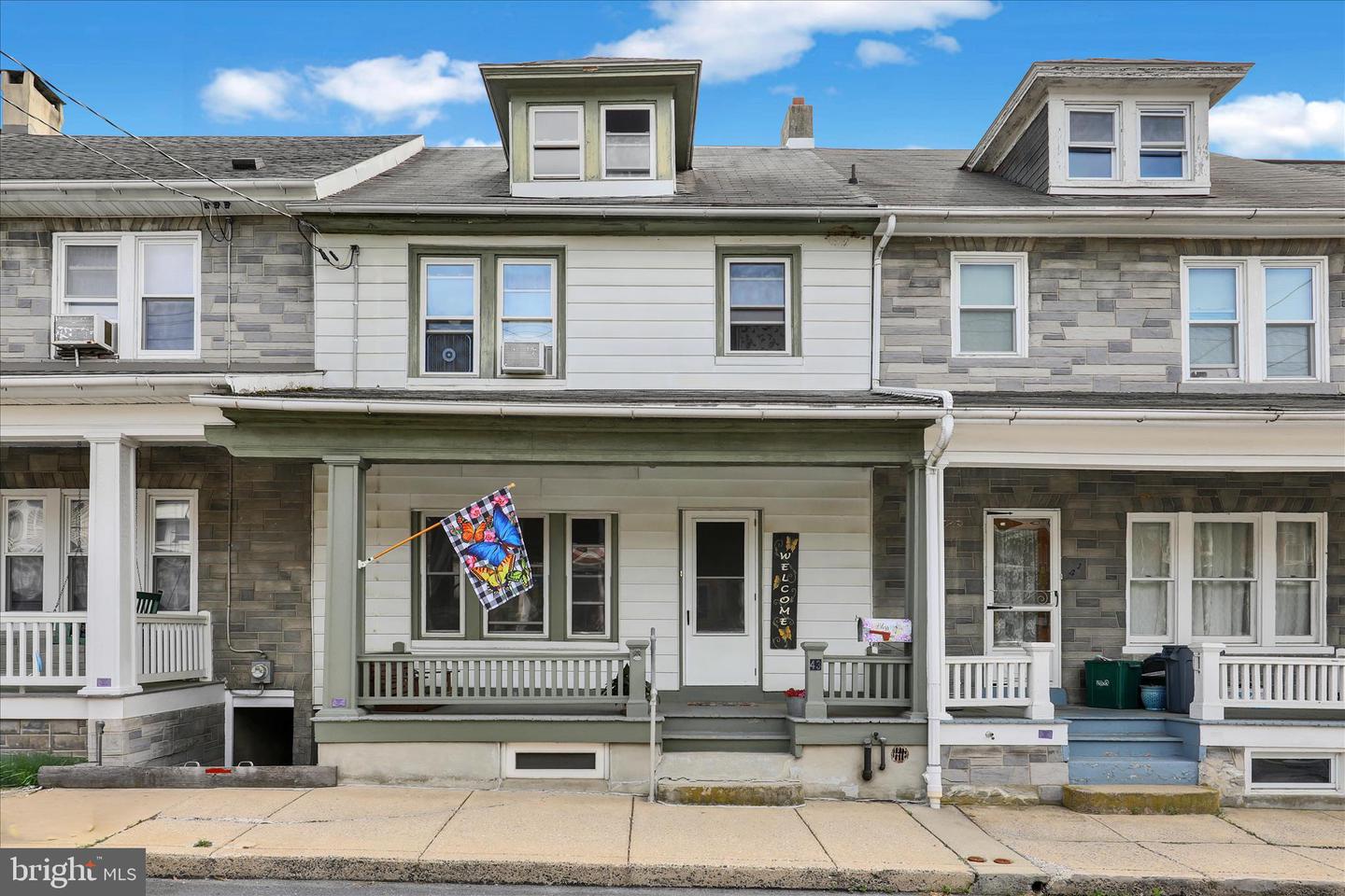 43 E Walnut St Property Photo 3