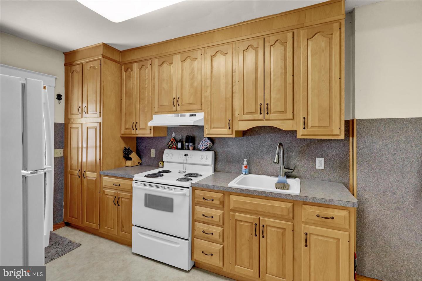 43 E Walnut St Property Photo 11