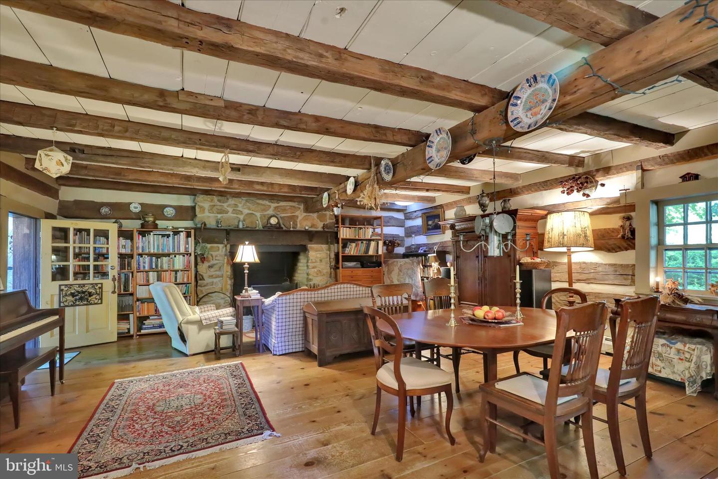 1095 Texter Mountain Rd Property Photo 1