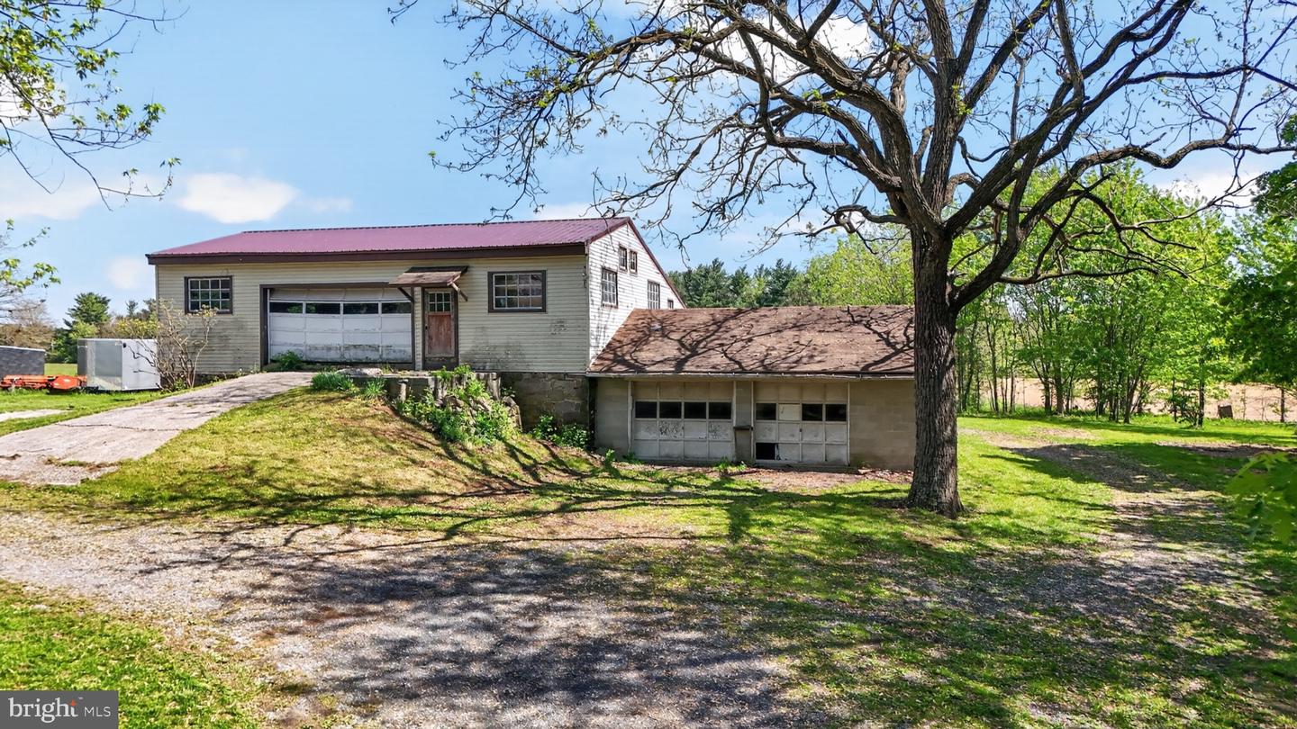 1599 Sanctuary Rd Property Photo 3