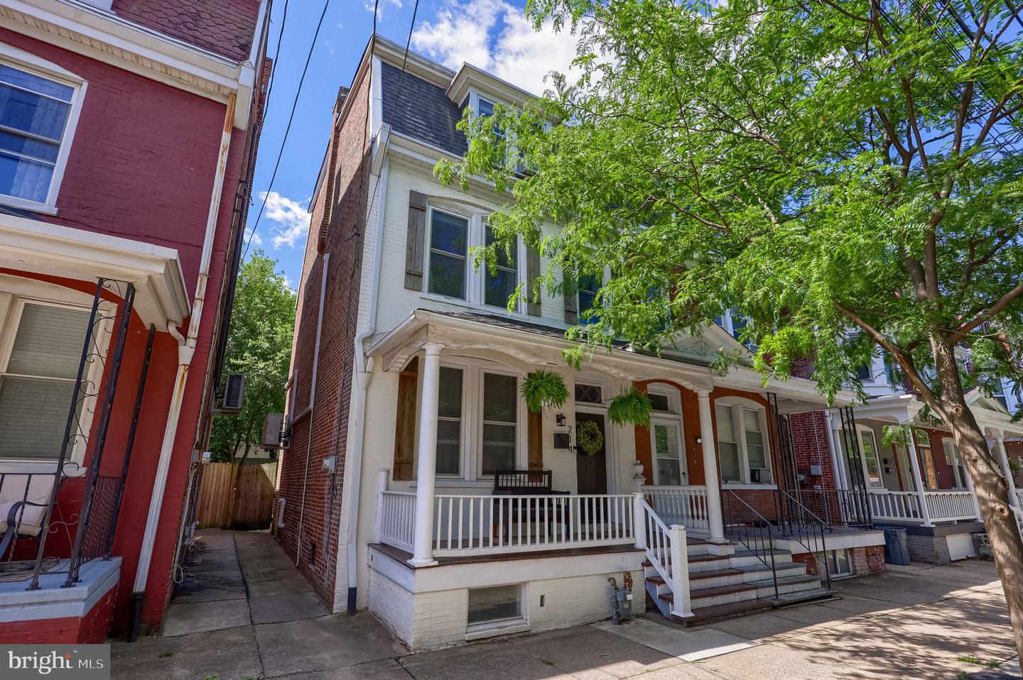214 E New St Property Photo 1