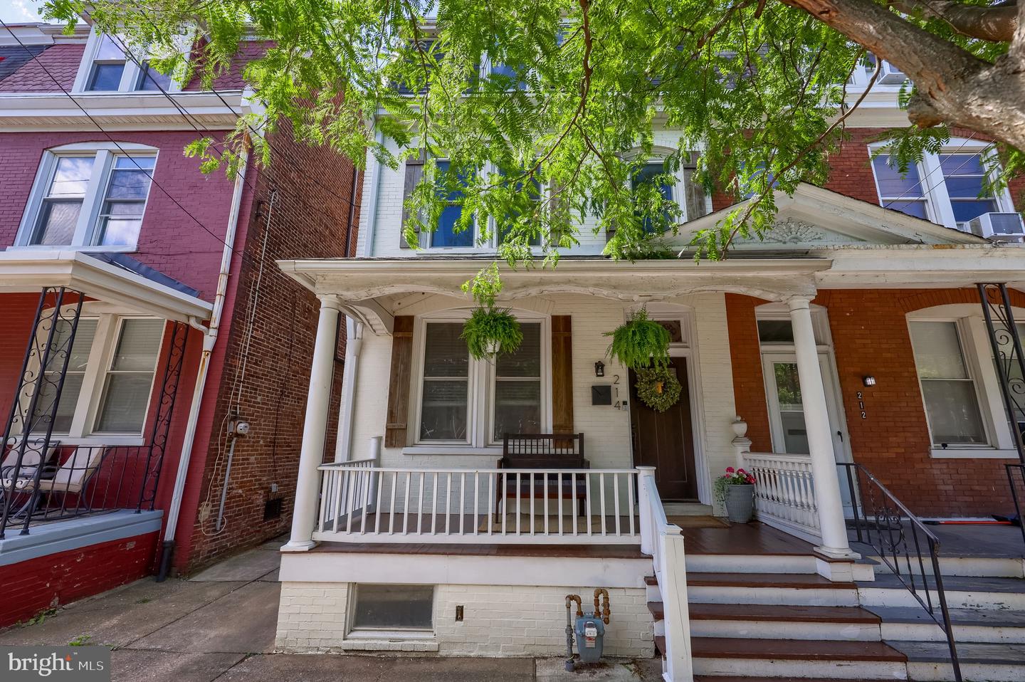 214 E New St Property Photo 2