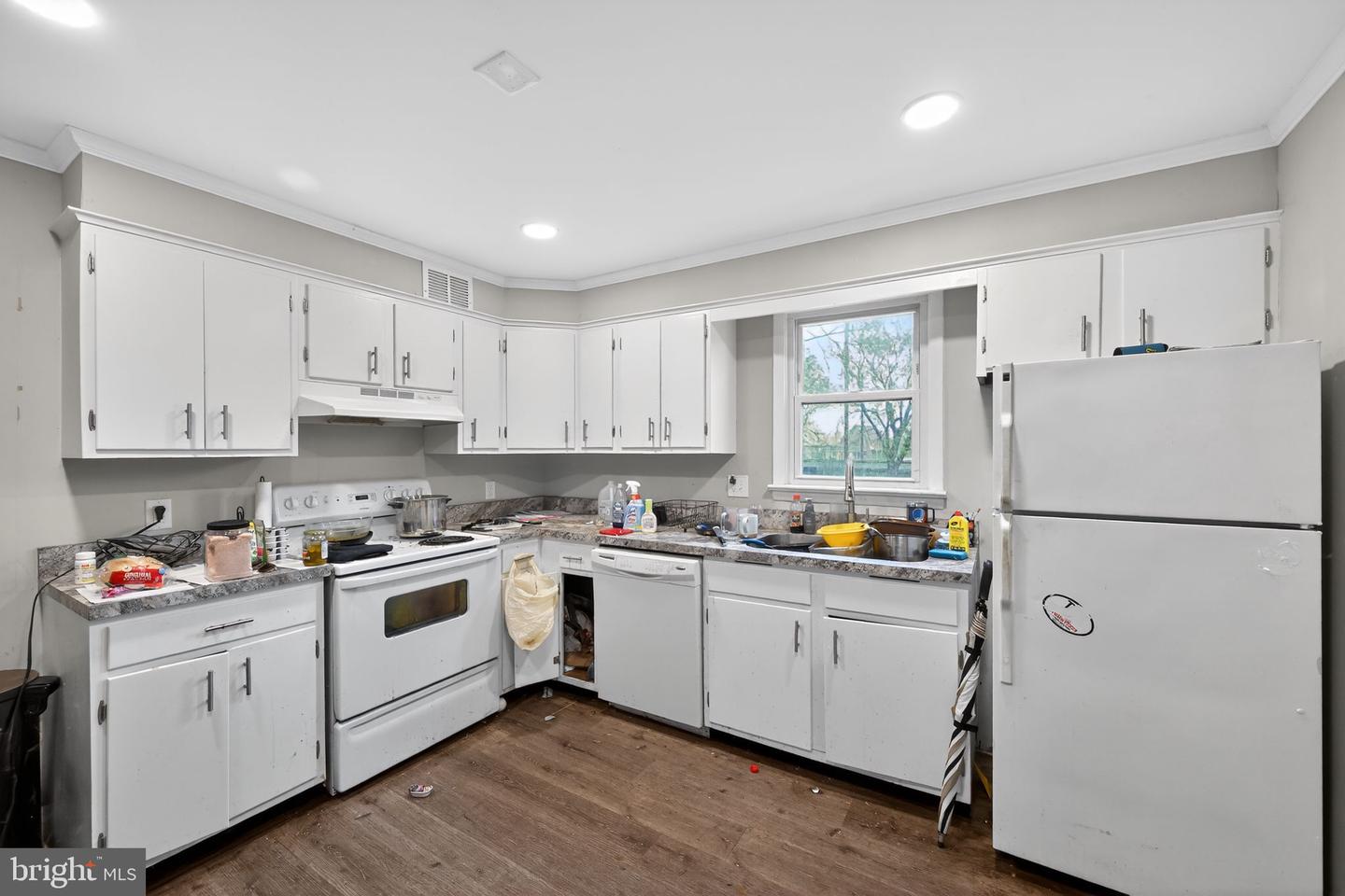 35 W Main Property Photo 9