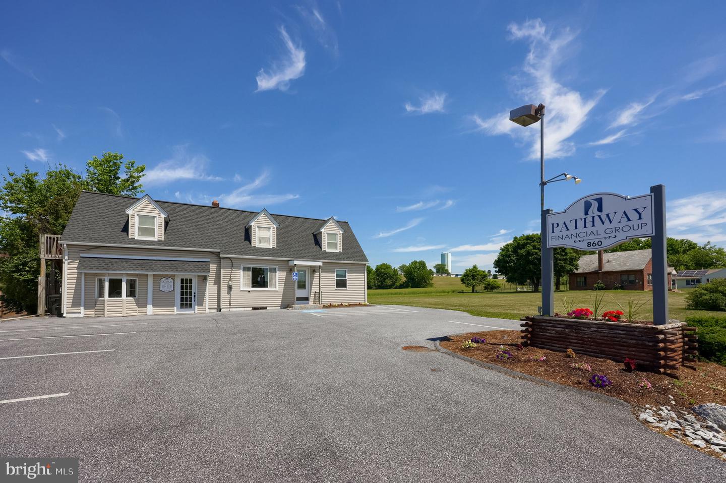 860 N Reading Road Property Photo 1