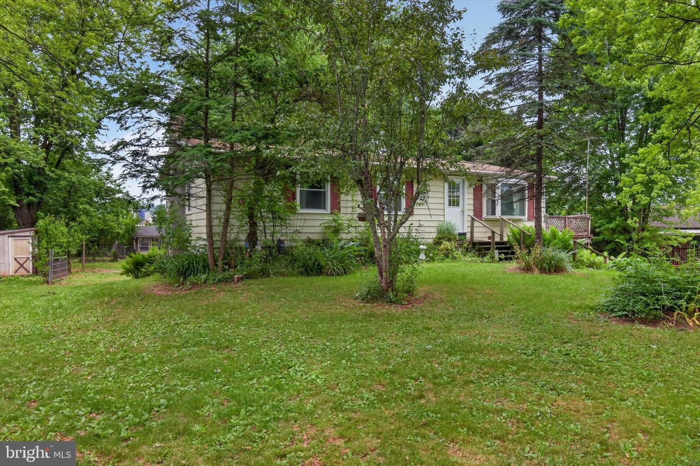 1048 Creek Rd Property Photo 2