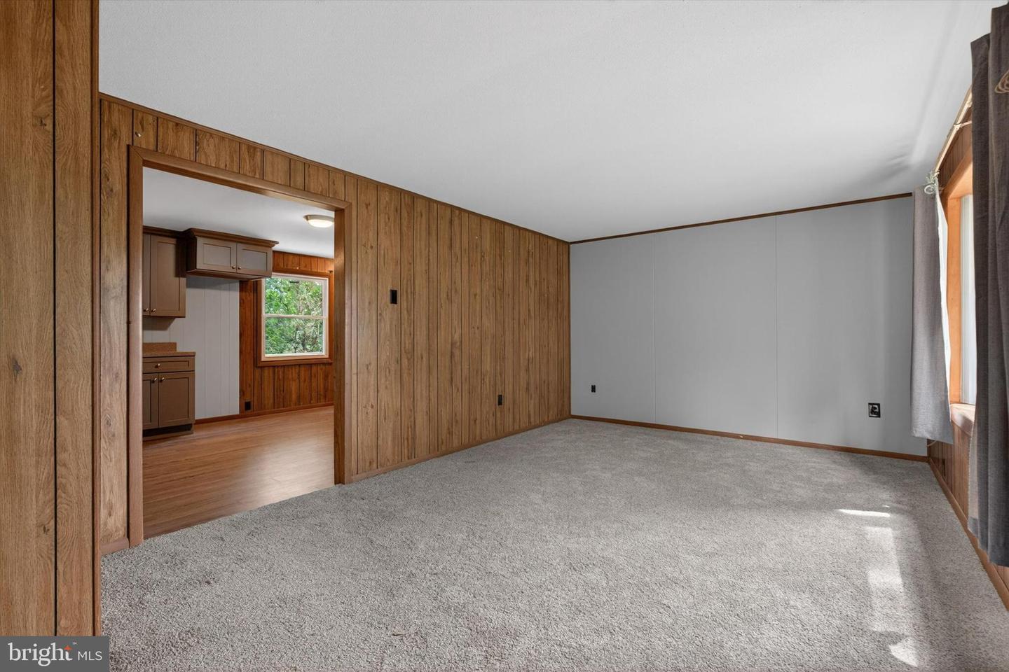1048 Creek Rd Property Photo 4