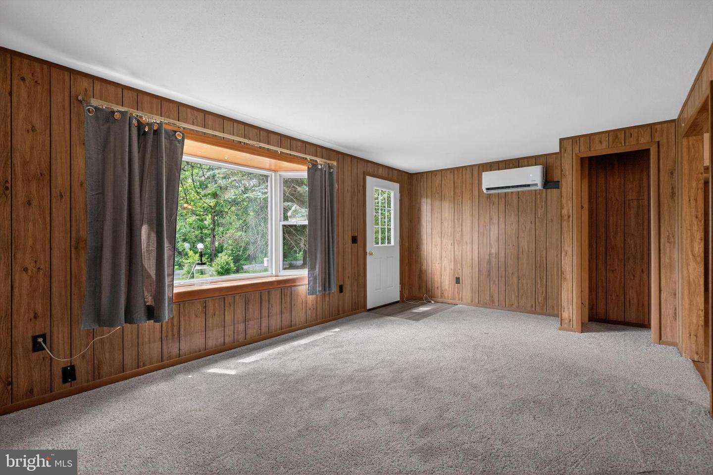 1048 Creek Rd Property Photo 5