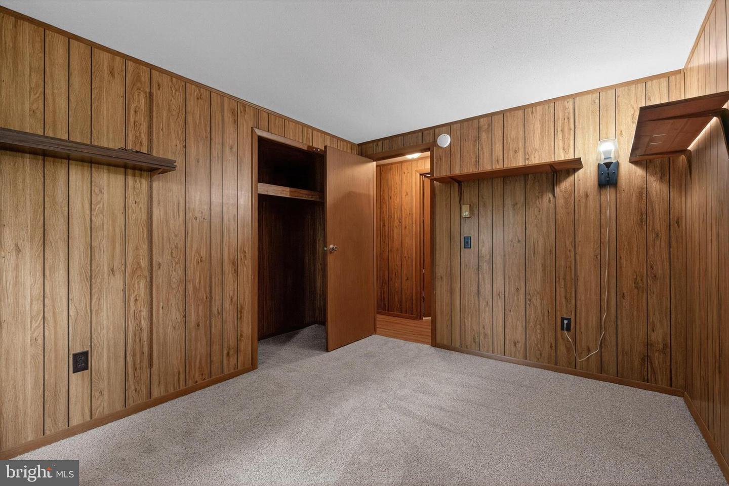 1048 Creek Rd Property Photo 10