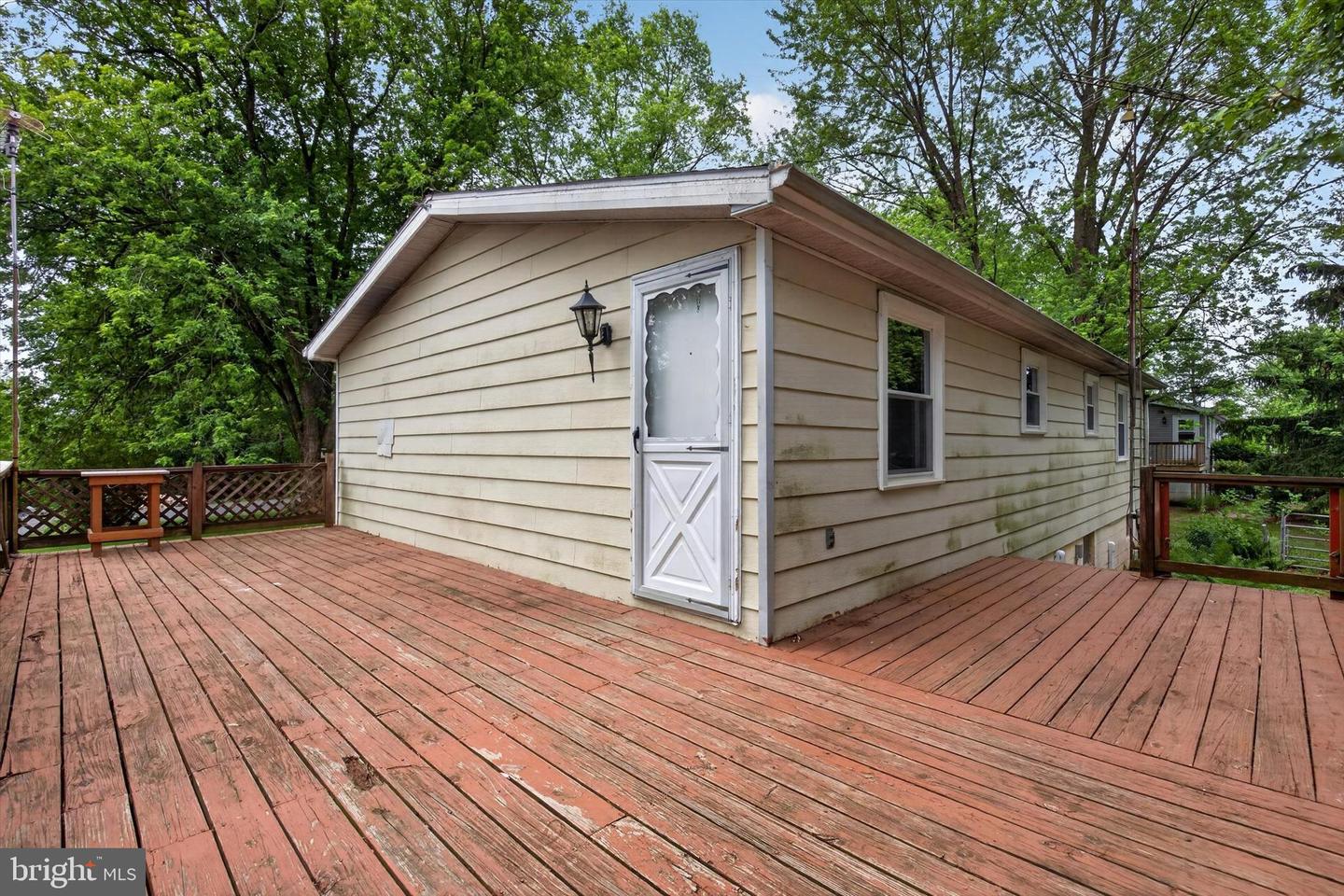 1048 Creek Rd Property Photo 16