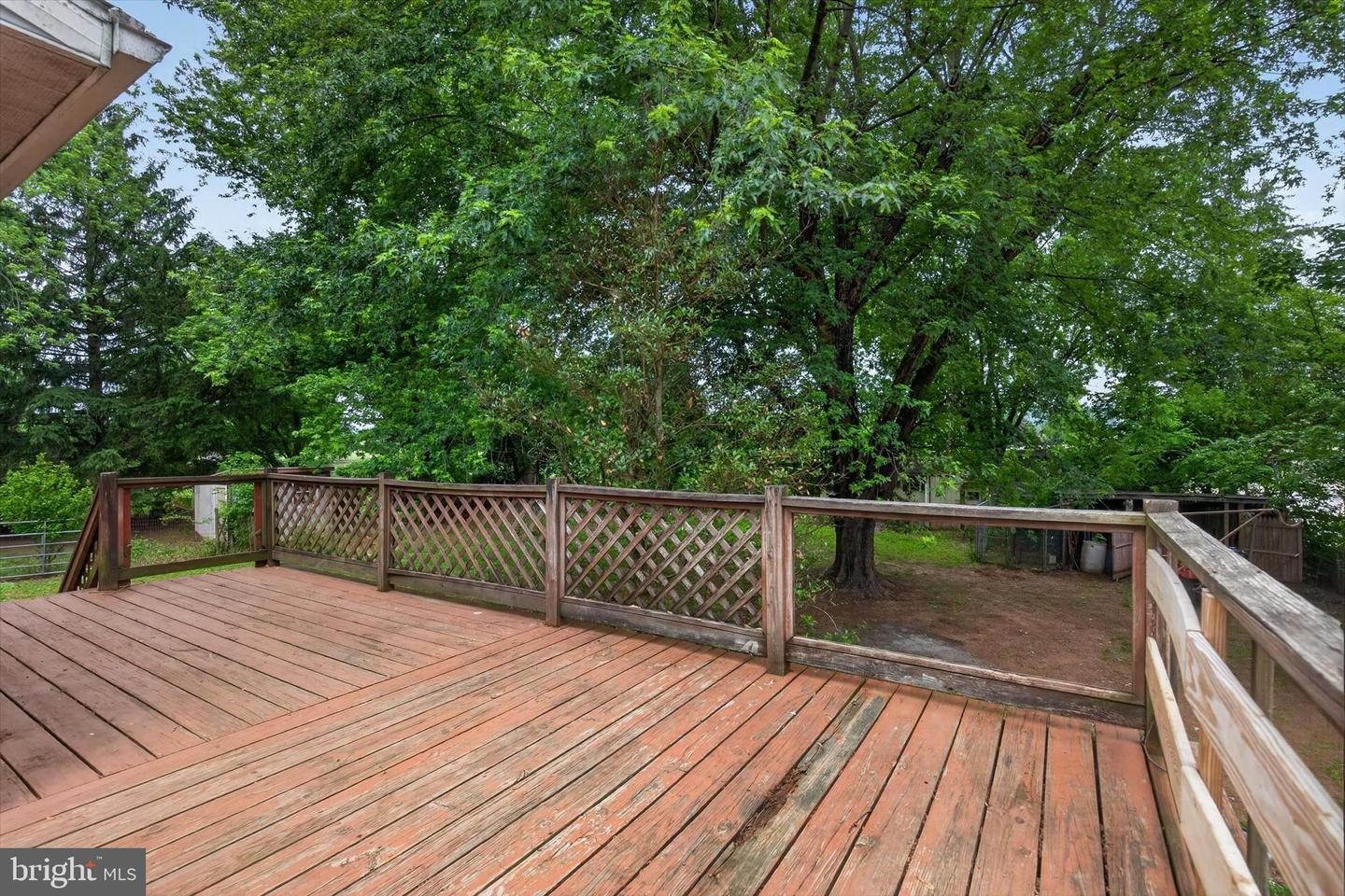 1048 Creek Rd Property Photo 17