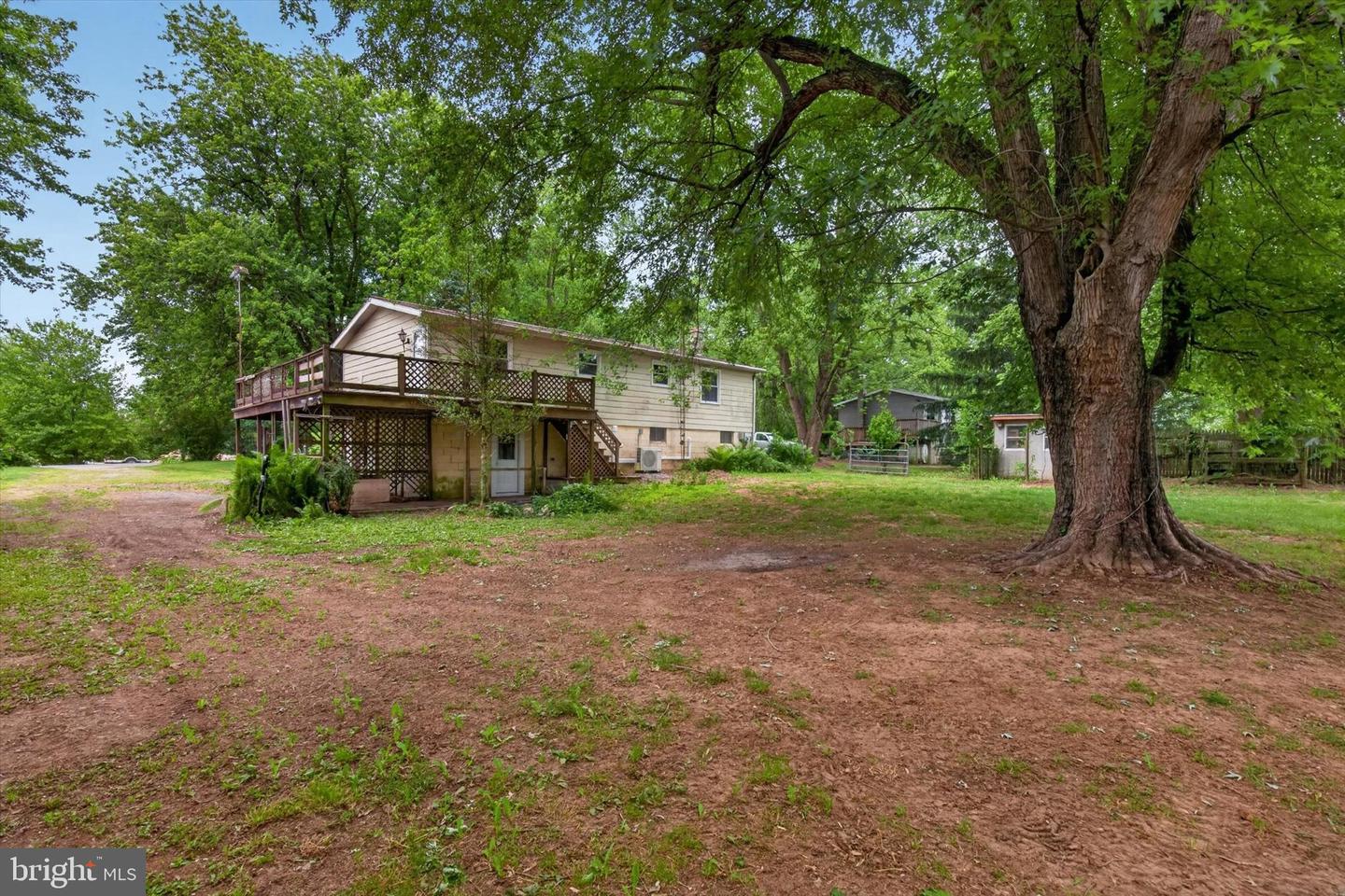 1048 Creek Rd Property Photo 22
