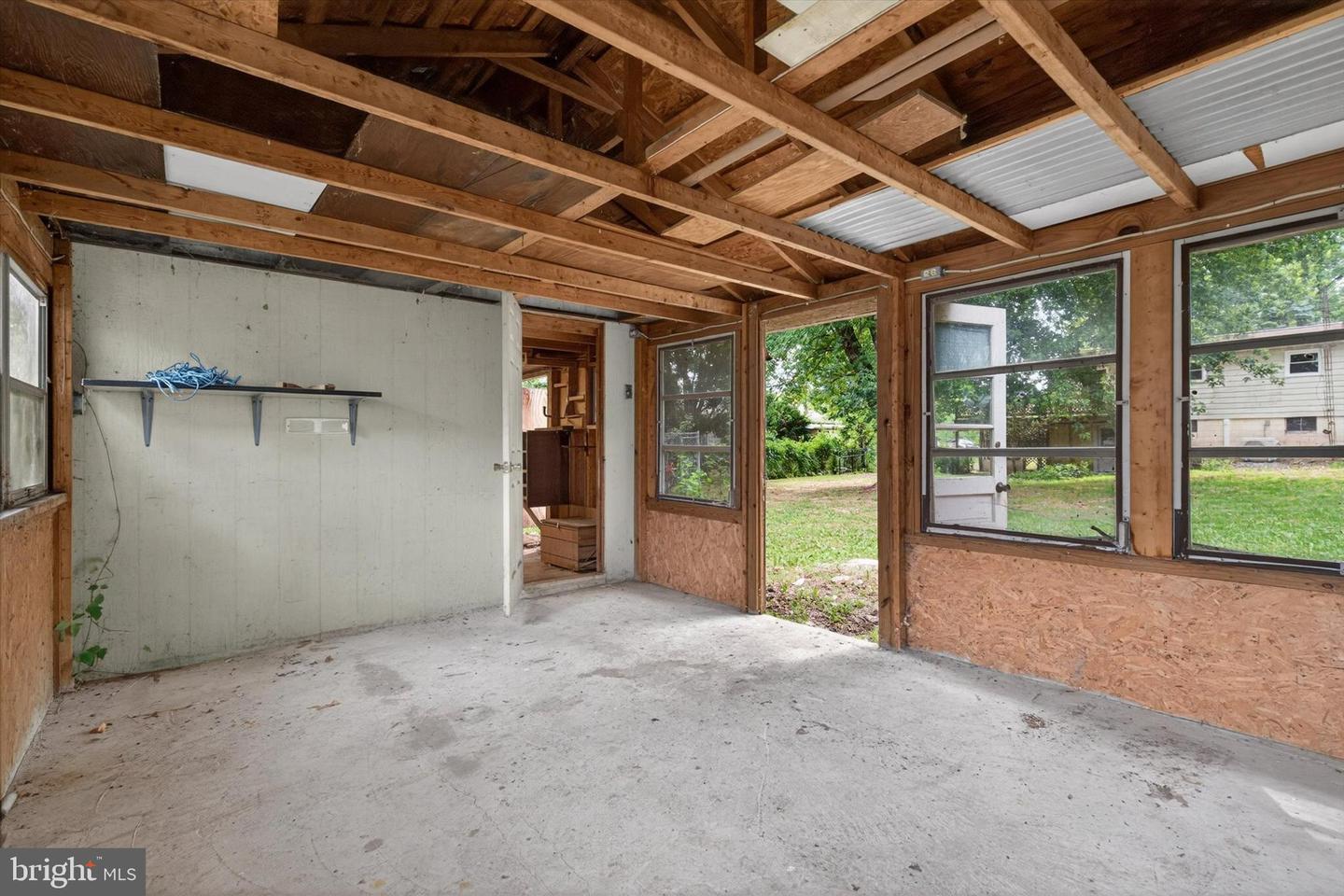 1048 Creek Rd Property Photo 25