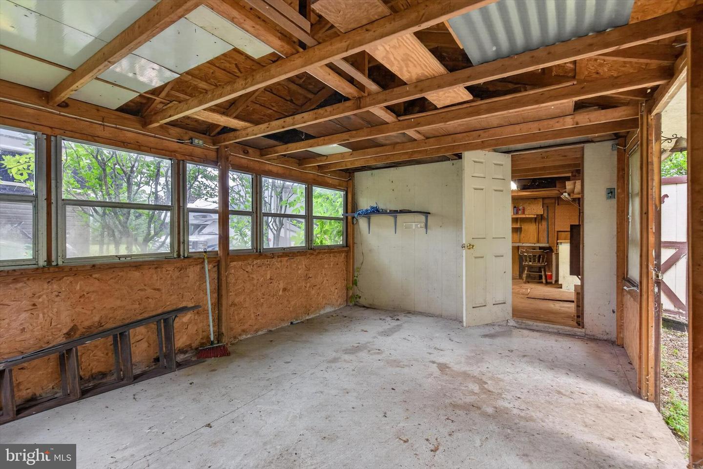 1048 Creek Rd Property Photo 26