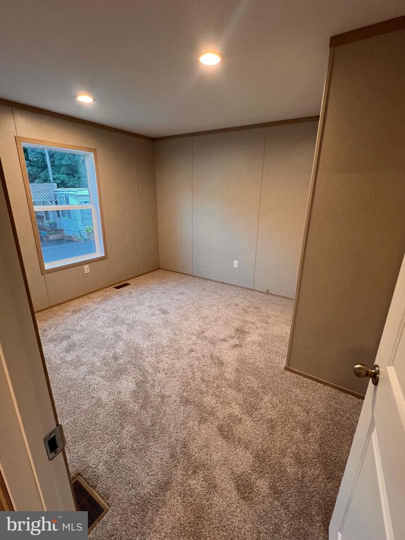 1136 Steinmetz Rd #7 Property Photo 12